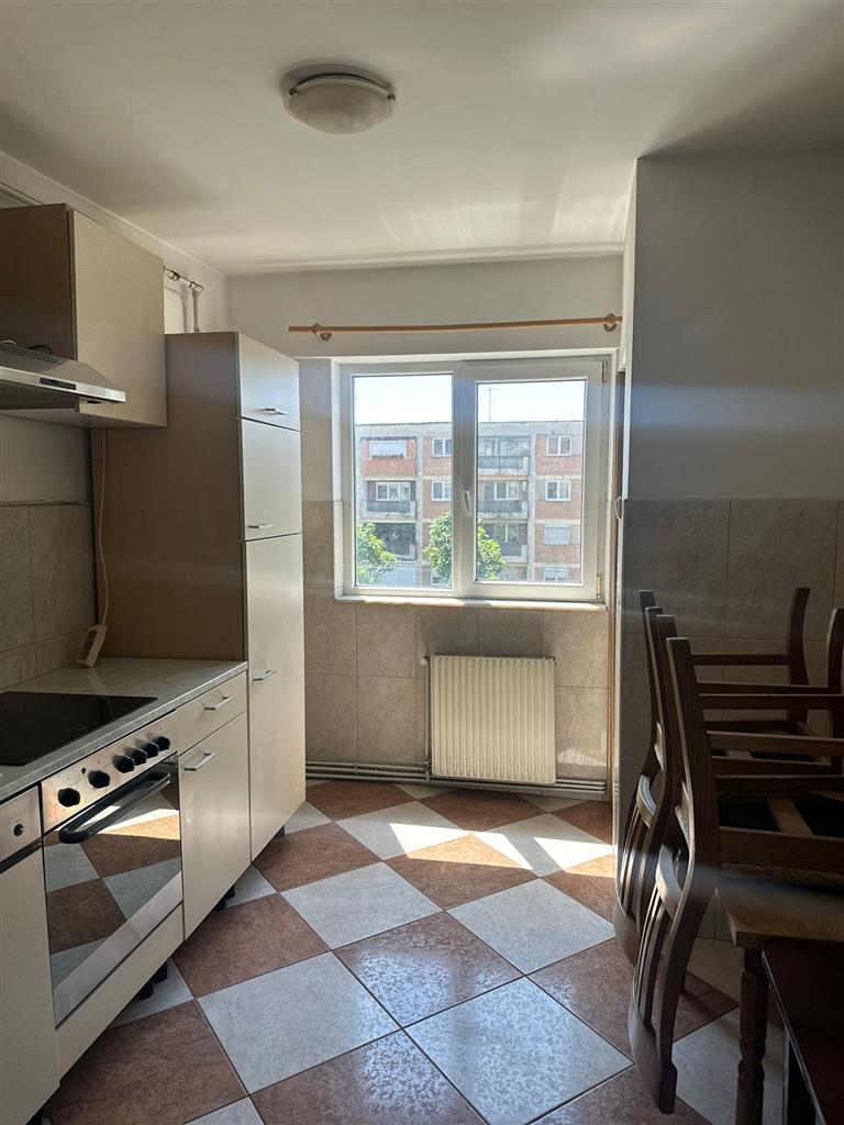 De inchiriat: Apartament cu 3 camere in zona Careiului