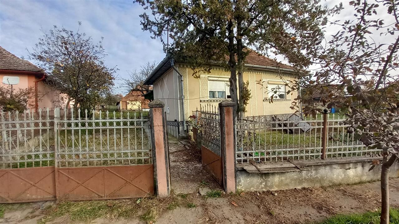 Casa de Vanzare in Gerausa, Satu Mare - 4 Camere + Anexe - 32.000 EUR