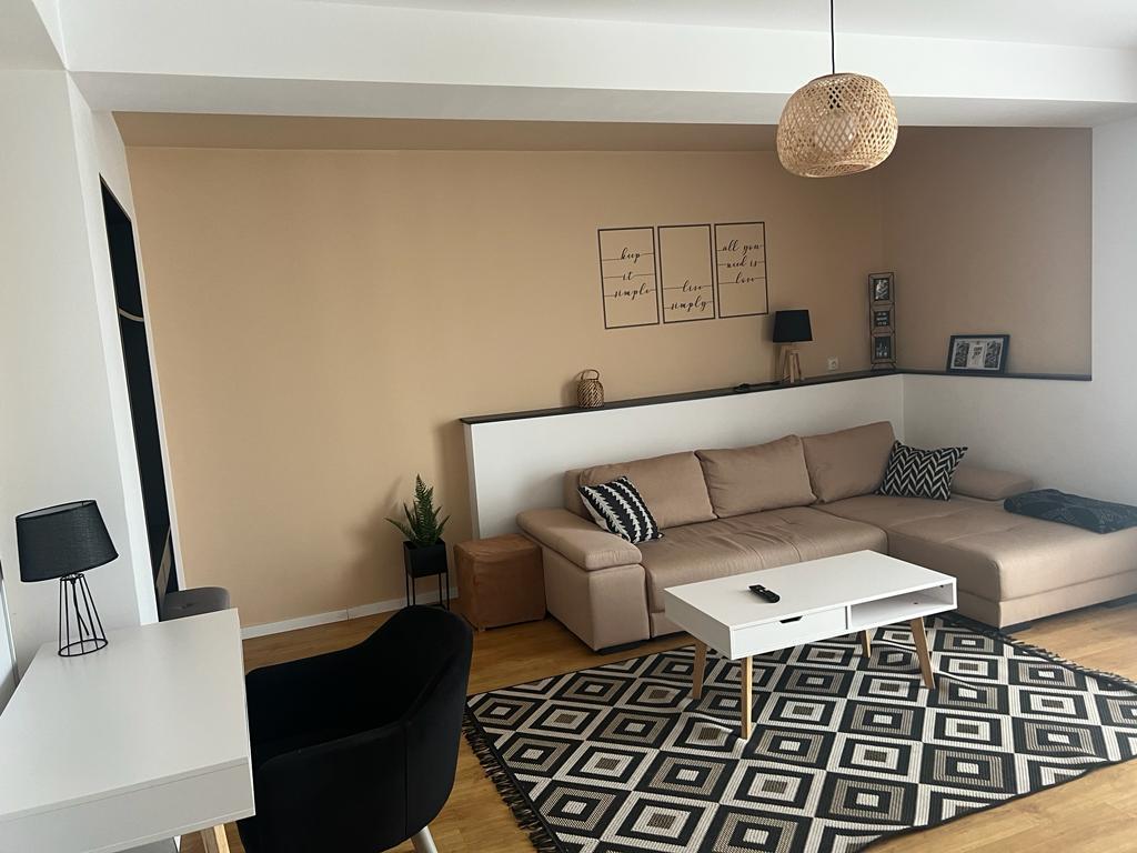 DE INCHIRIAT: Apartament cu 2 camere in zona Rodnei